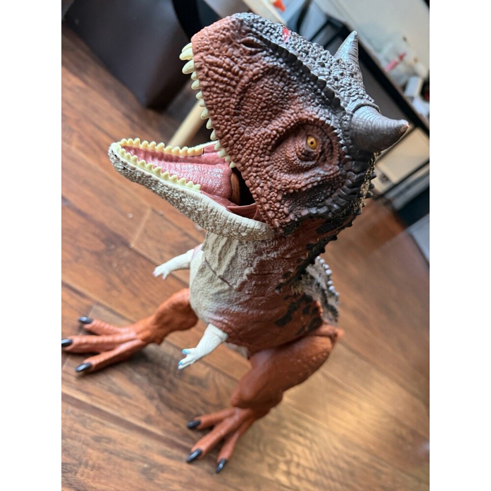 Jurassic World Super Colossal Carnotaurus Toro 39” Dinosaur Figure HBY86 Mattel